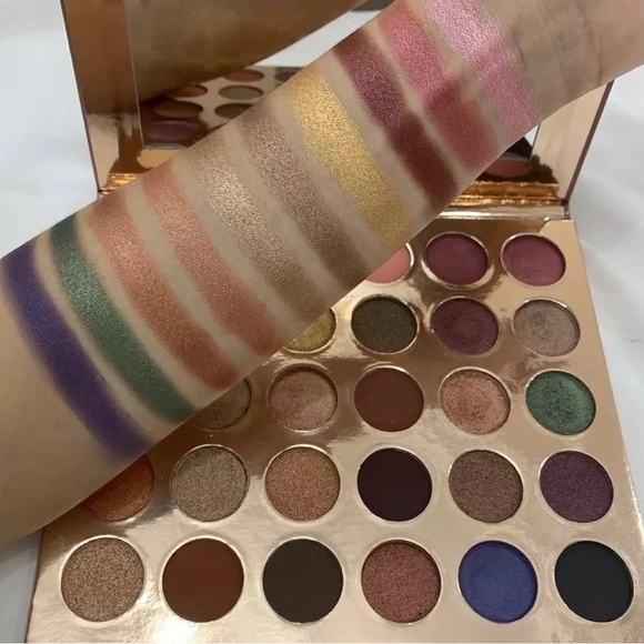 Rose gold eyeshadow palette - Picture 4 of 4